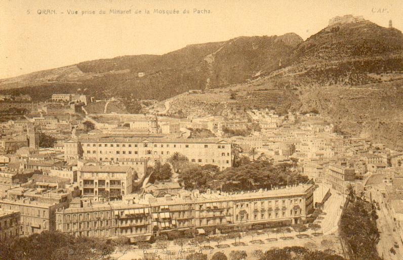 X ORAN VUE DU MINARET DE LA MOSQUEE DU PACHA.JPG